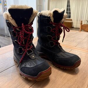 Women's Winter Boots with Red Laces